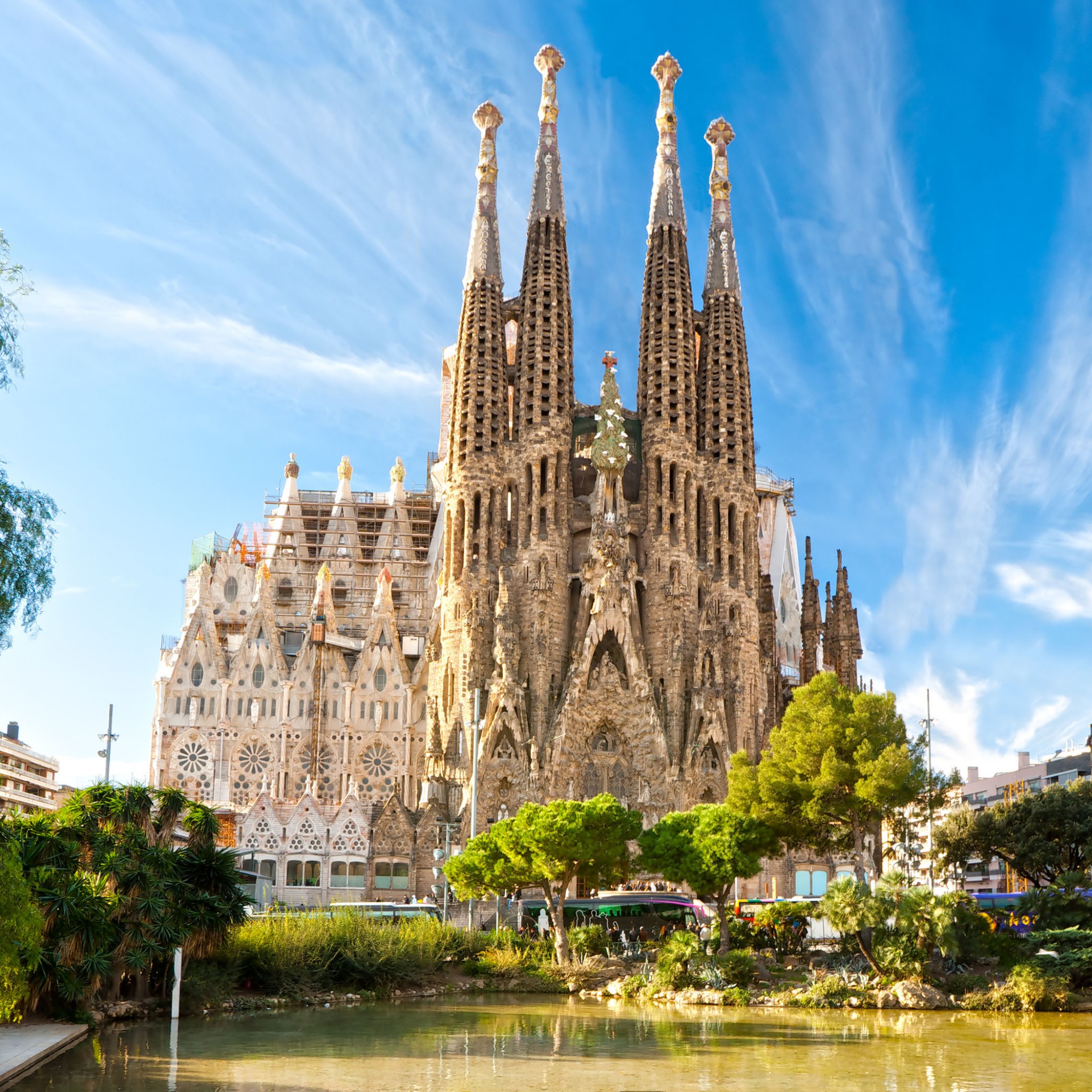 5 любых достопримечательностей. Испания Sagrada familia. Храм Святого семейства Барселона Испания.